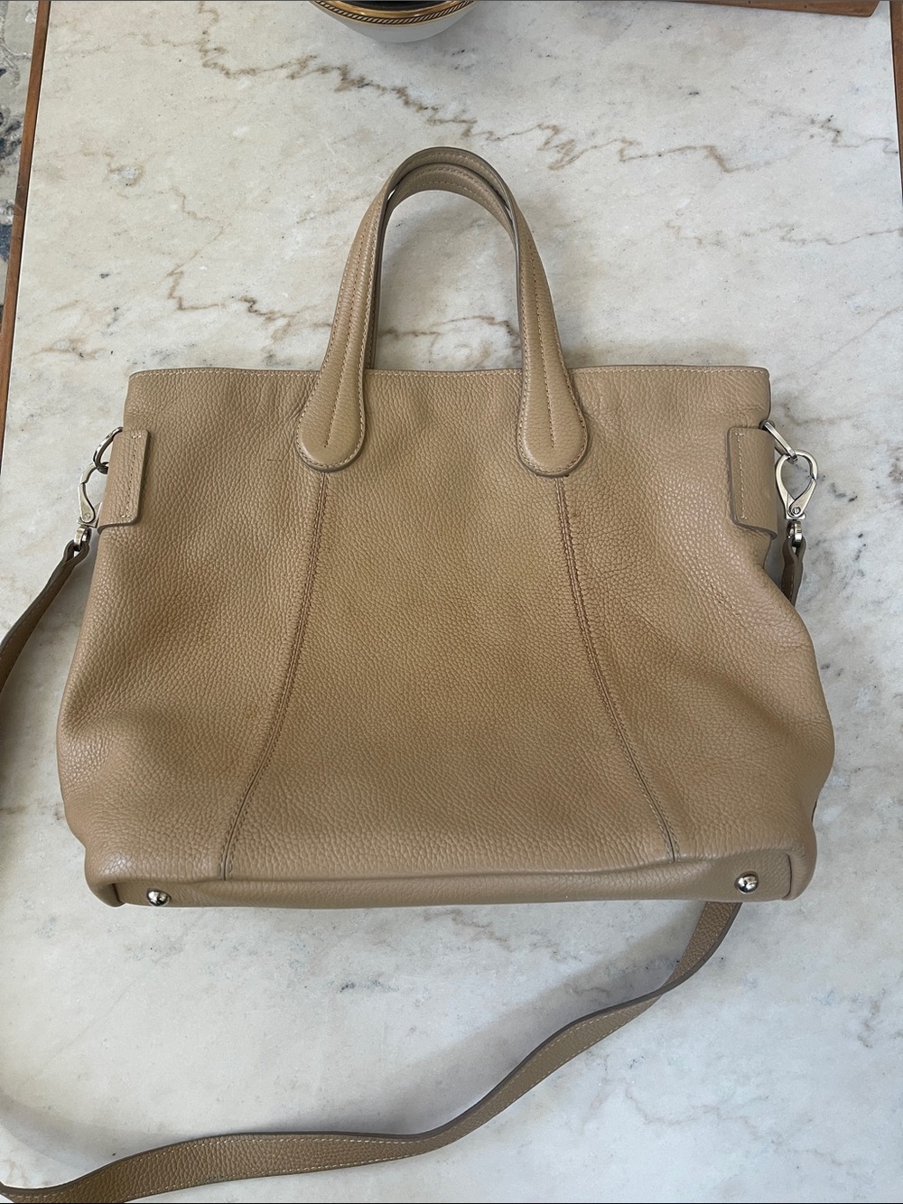 Tod’s Leather Shoulder Tote in Tan - Picture 3 of 8
